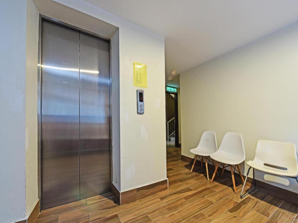 Capital O 90574 Hotel Glo — Photos 2